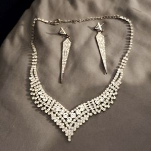 2 pc earrings and necklace set